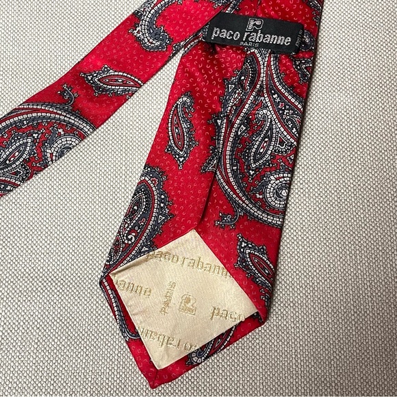 Vintage PACO RABANNE Men’s Designer 100% Silk Neck Tie Red Paisley Pattern - Picture 3 of 3